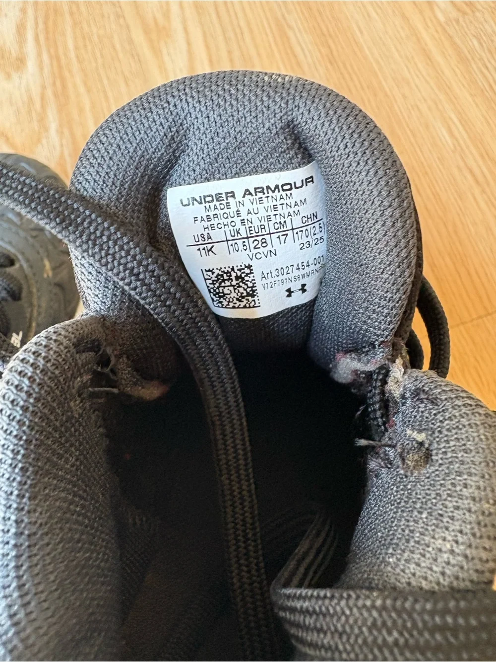 Under Armour Kids' Black Athletic Cleats size 11 kids